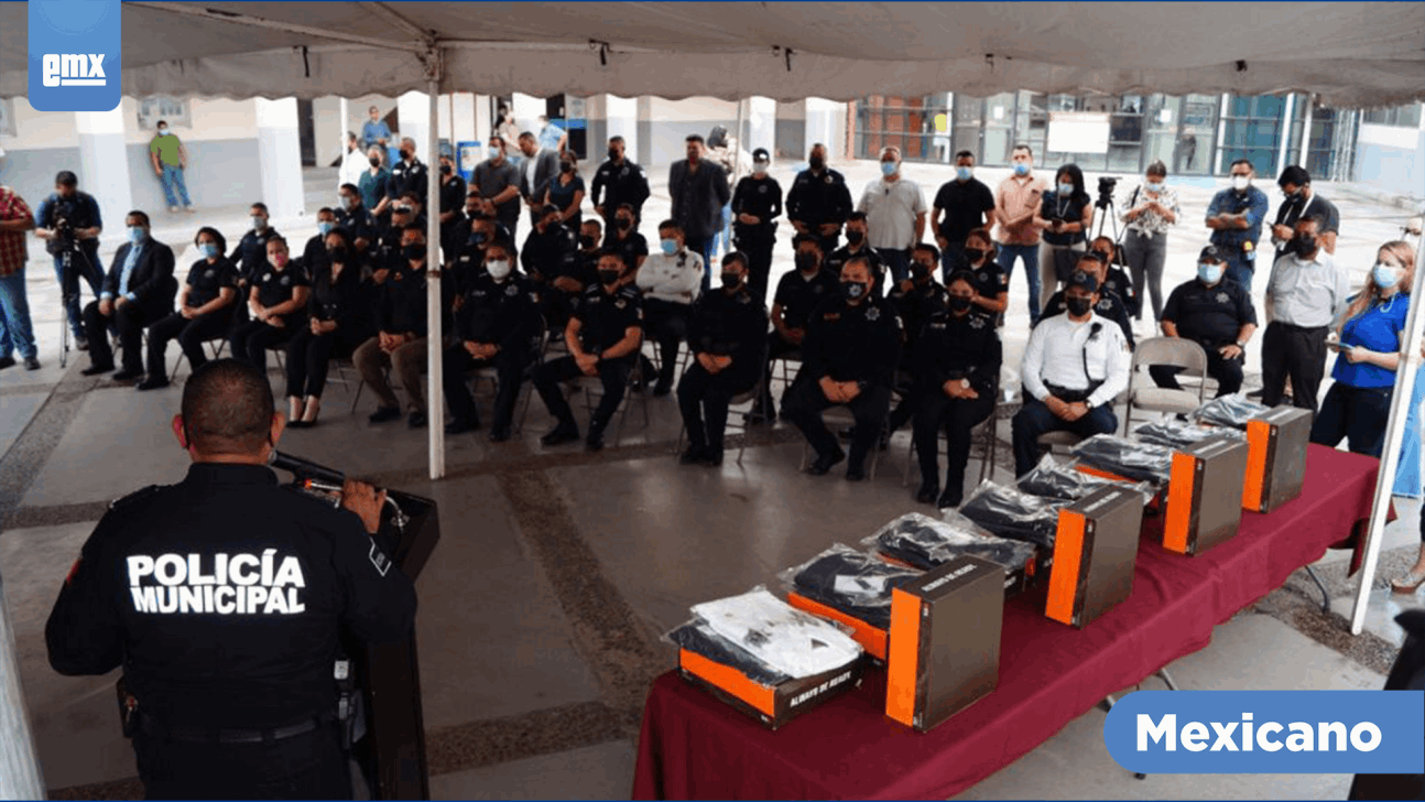 EMX-Entregan uniformes a oficiales de la DSPM de Mexicali