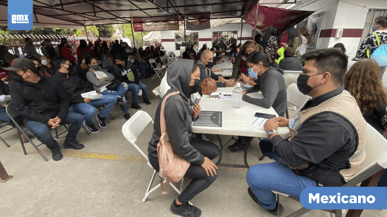 EMX-Certificados de vacunación crean largas filas en Tijuana