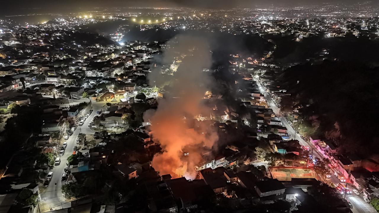 EMX-Persona-muere-calcinada-en-incendio-en-la-colonia-Gran-Tenochtitlan