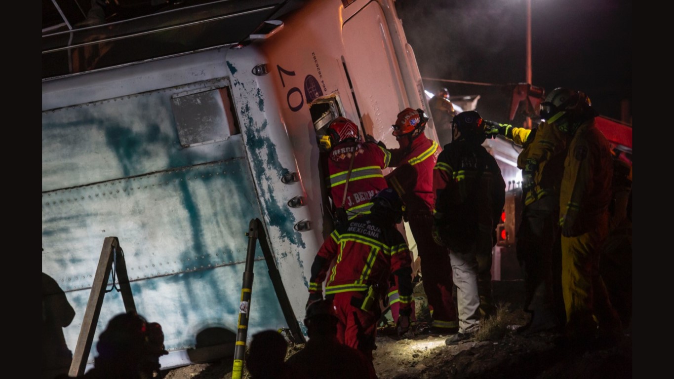 Confirman 7 muertes y 17 heridos por accidente en Rosarito - El Mexicano -  Gran Diario Regional