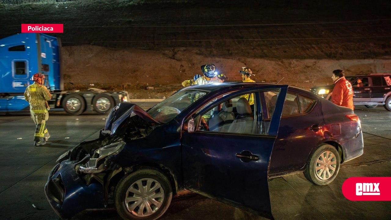 EMX-Impacta-su-auto-contra-revolvedora-en-el-Libramiento-Sur;-hombre-resulta-lesionado