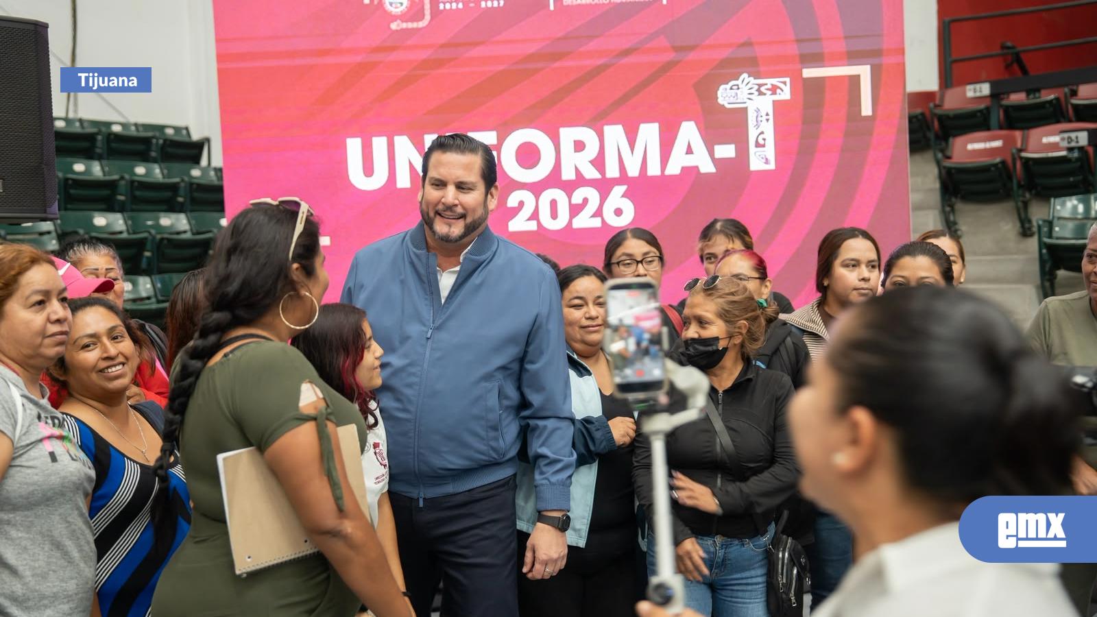 EMX-Entregan-apoyos-para-uniformes-a-más-de-800-estudiantes-de-Tijuana