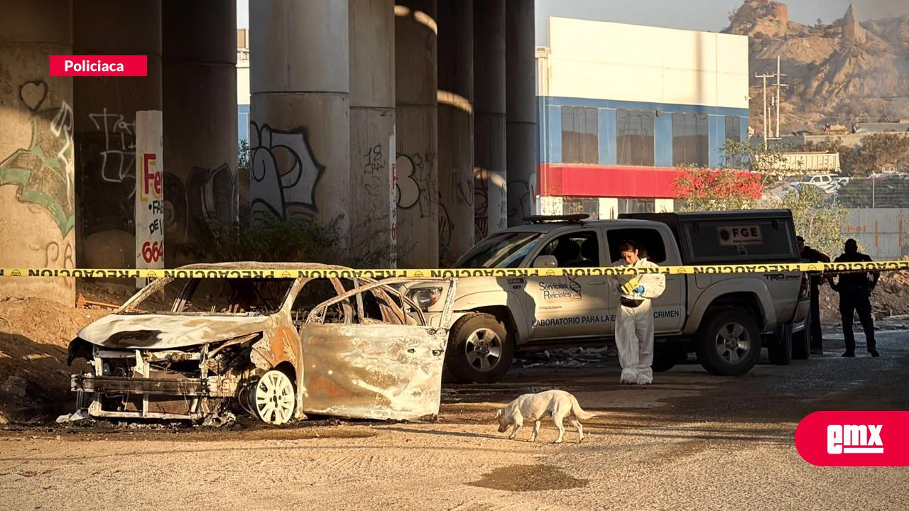 EMX-Hallan-vehículo-calcinado-con-dos-cuerpos-en-el-Corredor-2000