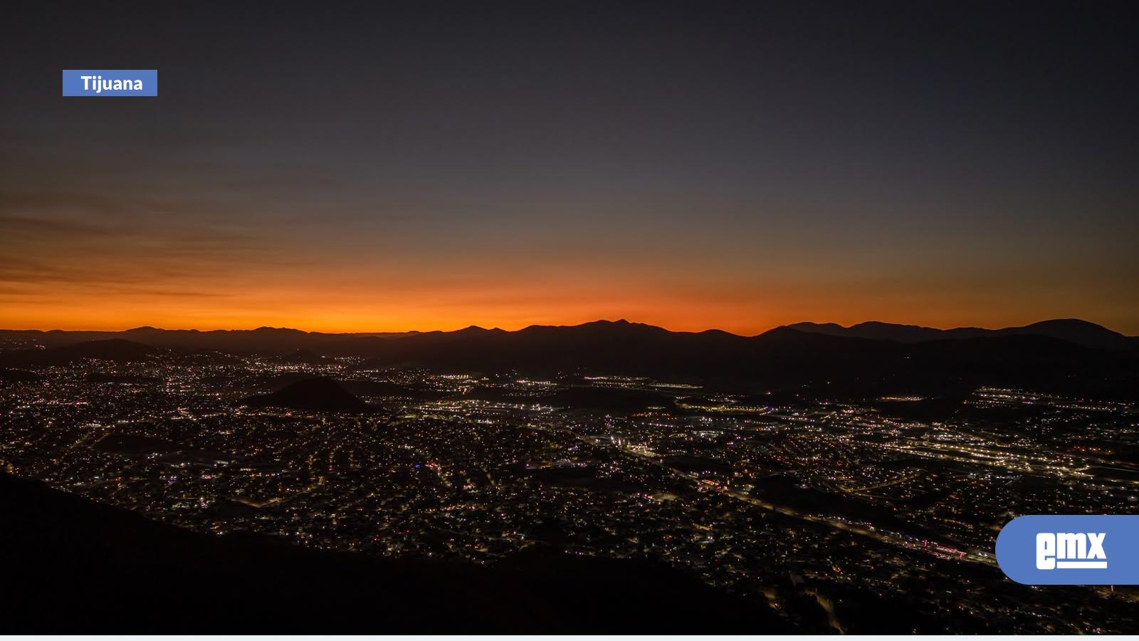 EMX-Tijuana-amanece-con-cielo-colorido-y-tendrá-un-domingo-muy-caluroso
