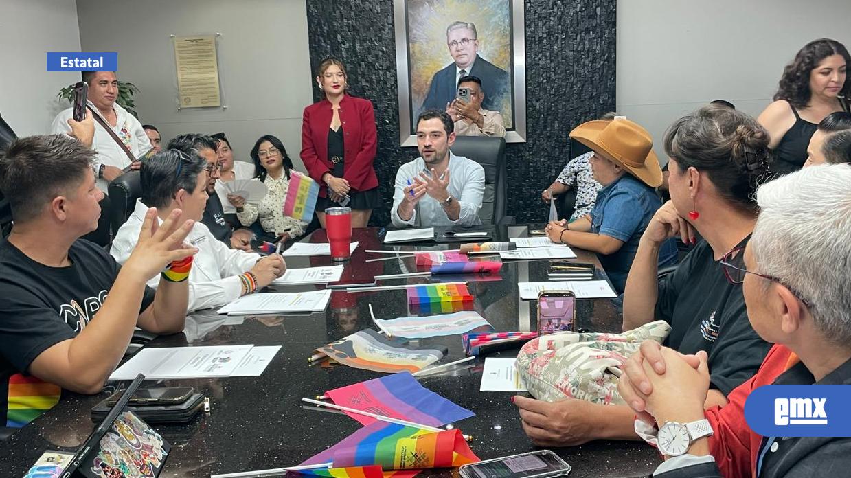 EMX-Entregan-colectivos-de-la-diversidad-sexual-pliego-petitorio-al-Congreso
