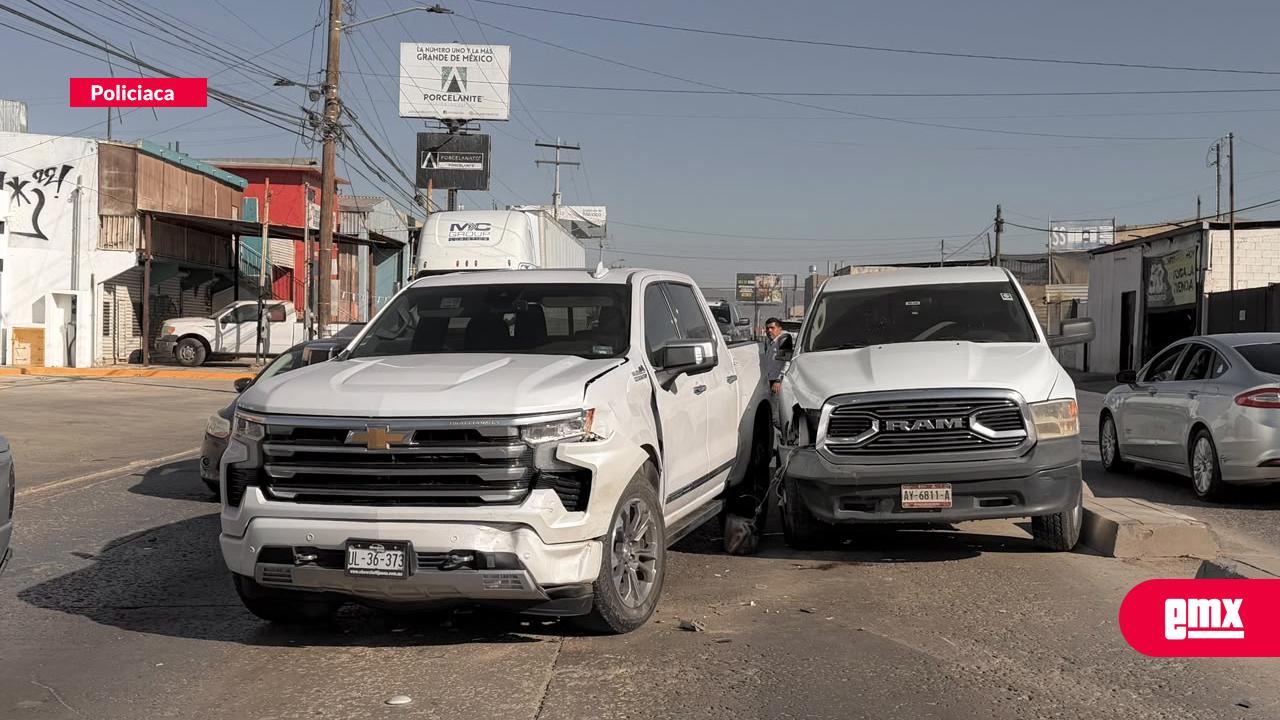 EMX-Unidad-de-la-FESC-provoca-choque-múltiple-y-atropella-a-peatón-en-Jardín-Dorado
