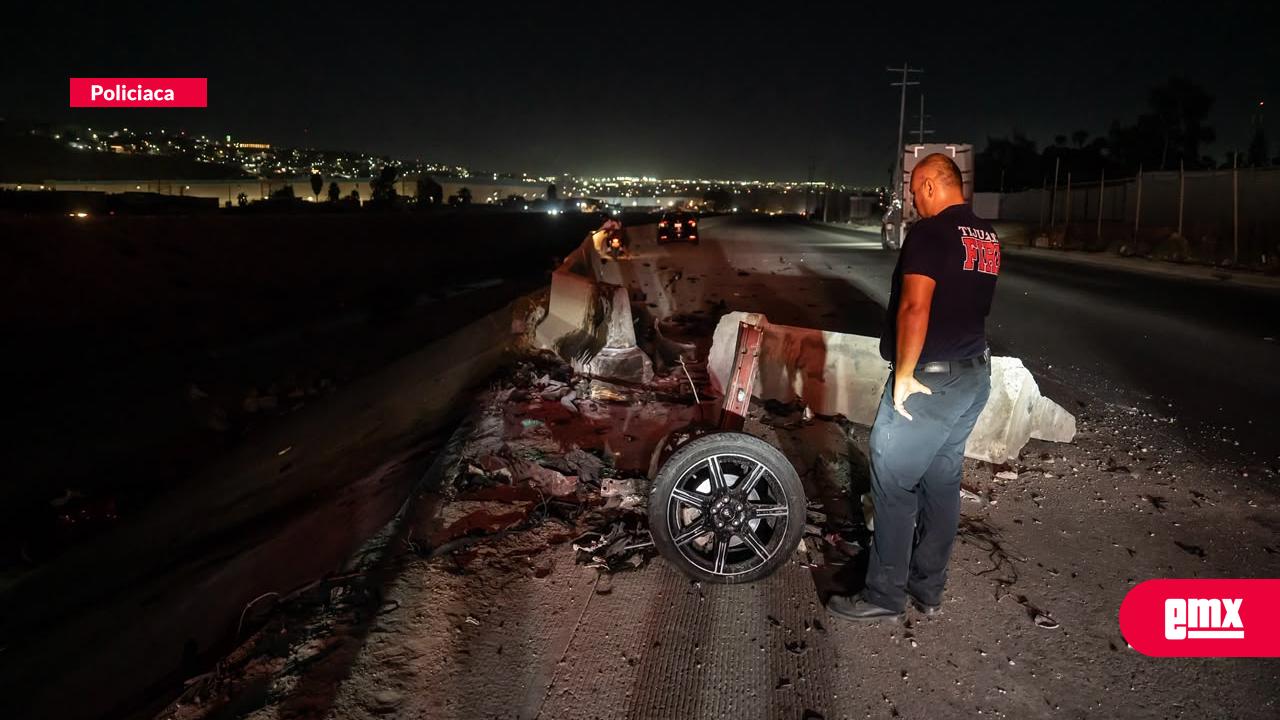 EMX-Fuerte-accidente-deja-a-pareja-lesionada-tras-caer-a-canalización