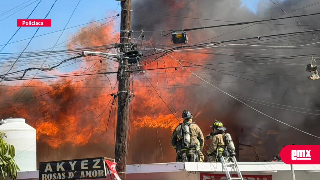 EMX-Se-registra-fuerte-incendio-en-zona-Centro-sobre-la-avenida-Melchor-Ocampo,entre-calle-6-ta-y-7ma