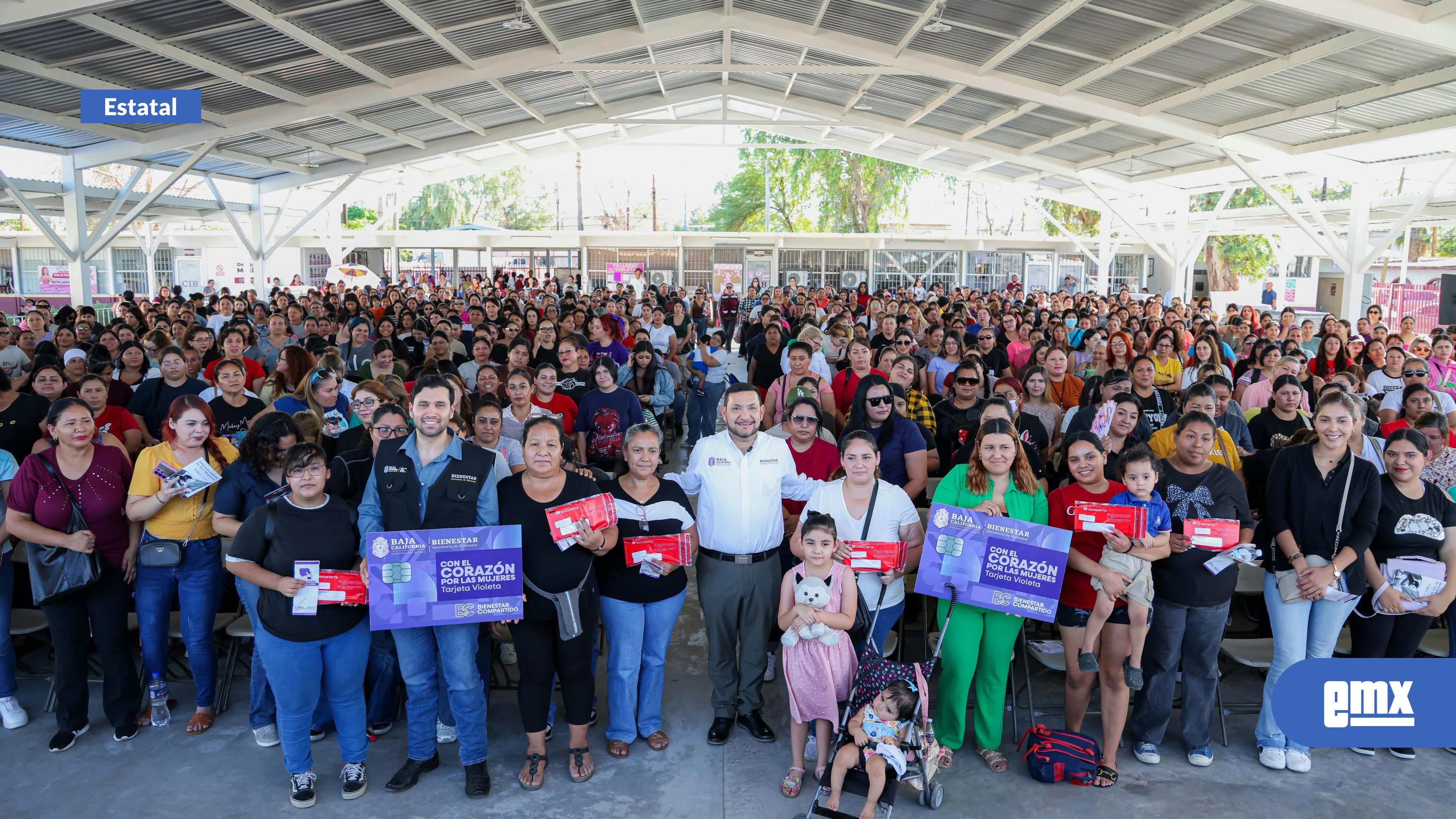 EMX-Inicia-nueva-etapa-de-entrega-de-tarjetas-violeta-para-jefas-de-familia-de-BC