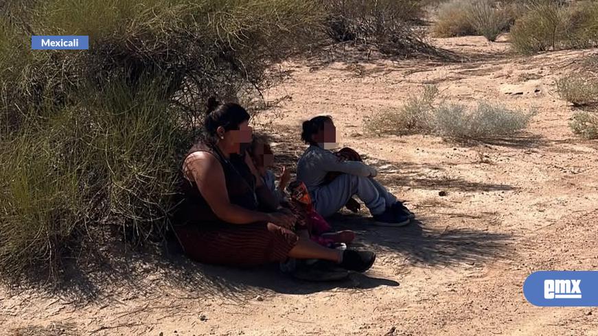 EMX-Rescatan-a-familia-brasileña-en-zona-fronteriza-de-Mexicali