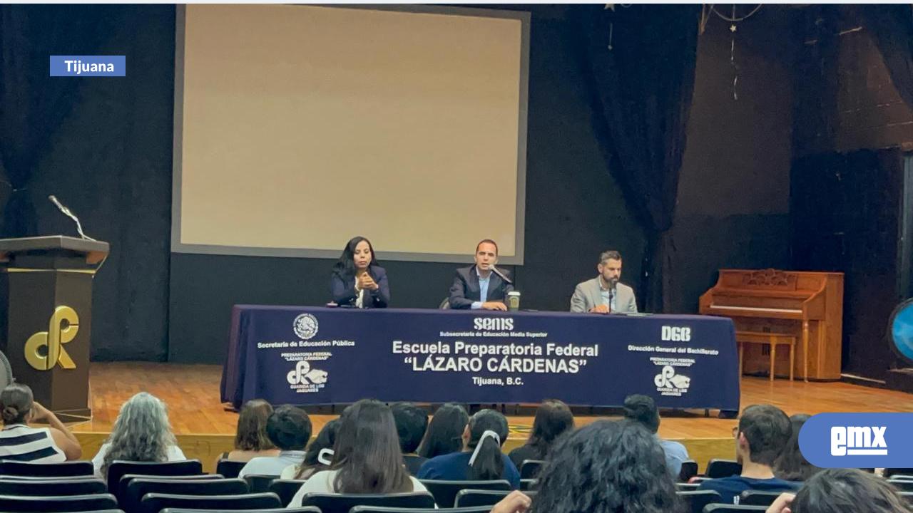 EMX-Reportan-estable-a-alumna-que-cayó-del-segundo-piso-de-Preparatoria-Lázaro-Cárdenas