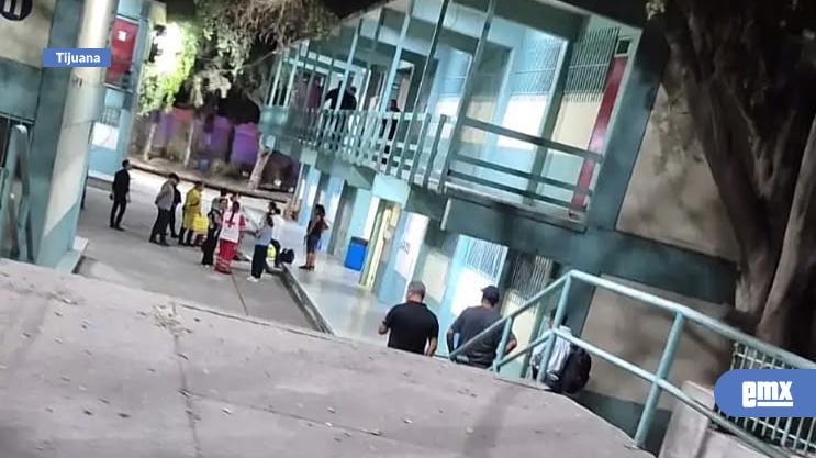 EMX-Reportan-estable-a-alumna-que-cayó-del-segundo-piso-de-Preparatoria-Lázaro-Cárdenas