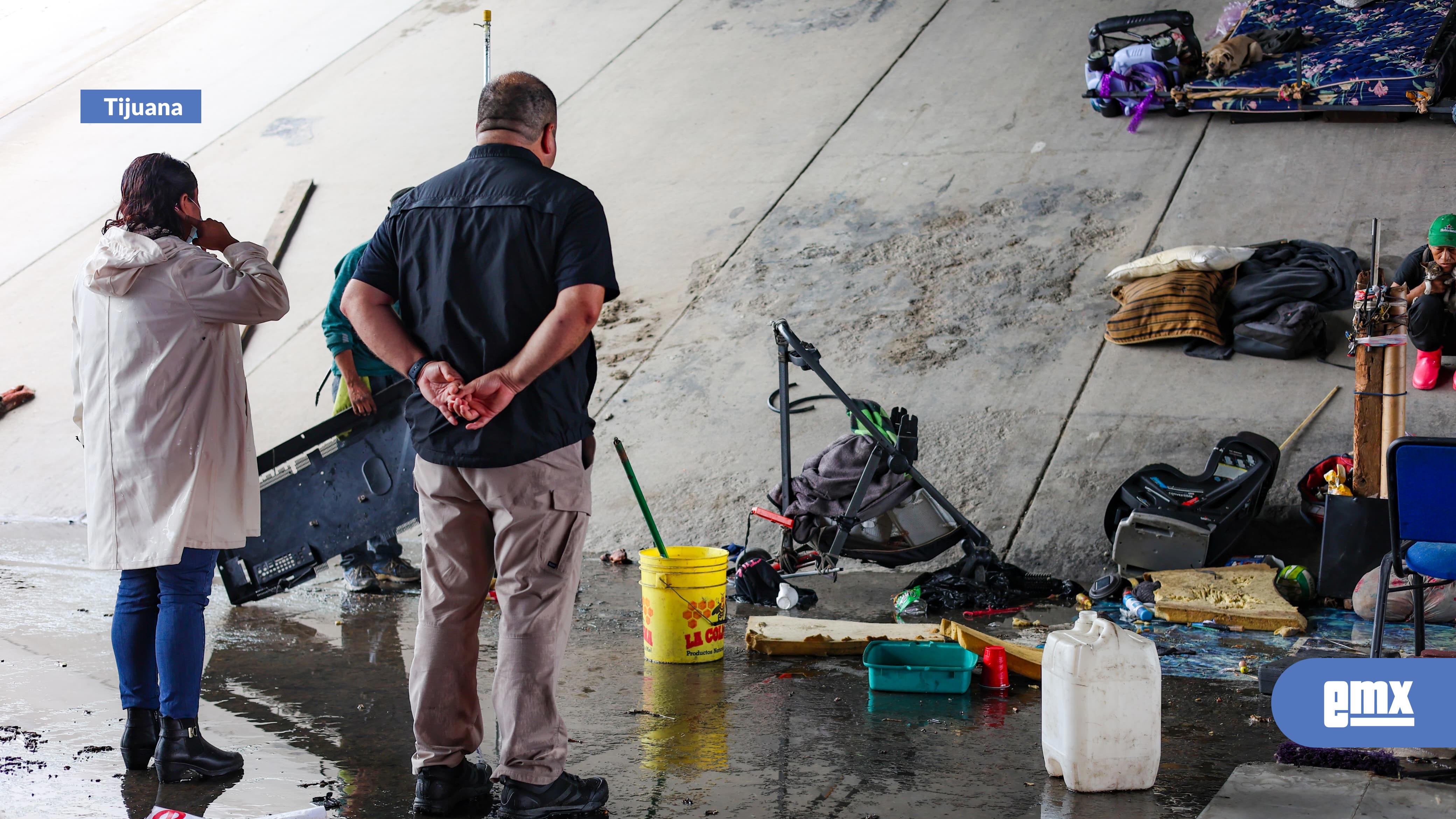 EMX-Evacúan-a-más-de-100-personas-de-la-canalización-del-Río-Tijuana