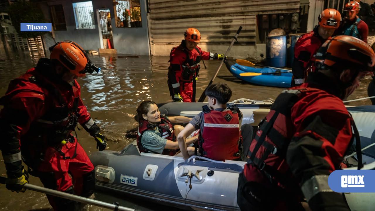 EMX-Ocho-personas-son-rescatadas-tras-quedar-atrapadas-por-inundación-en-Tijuana