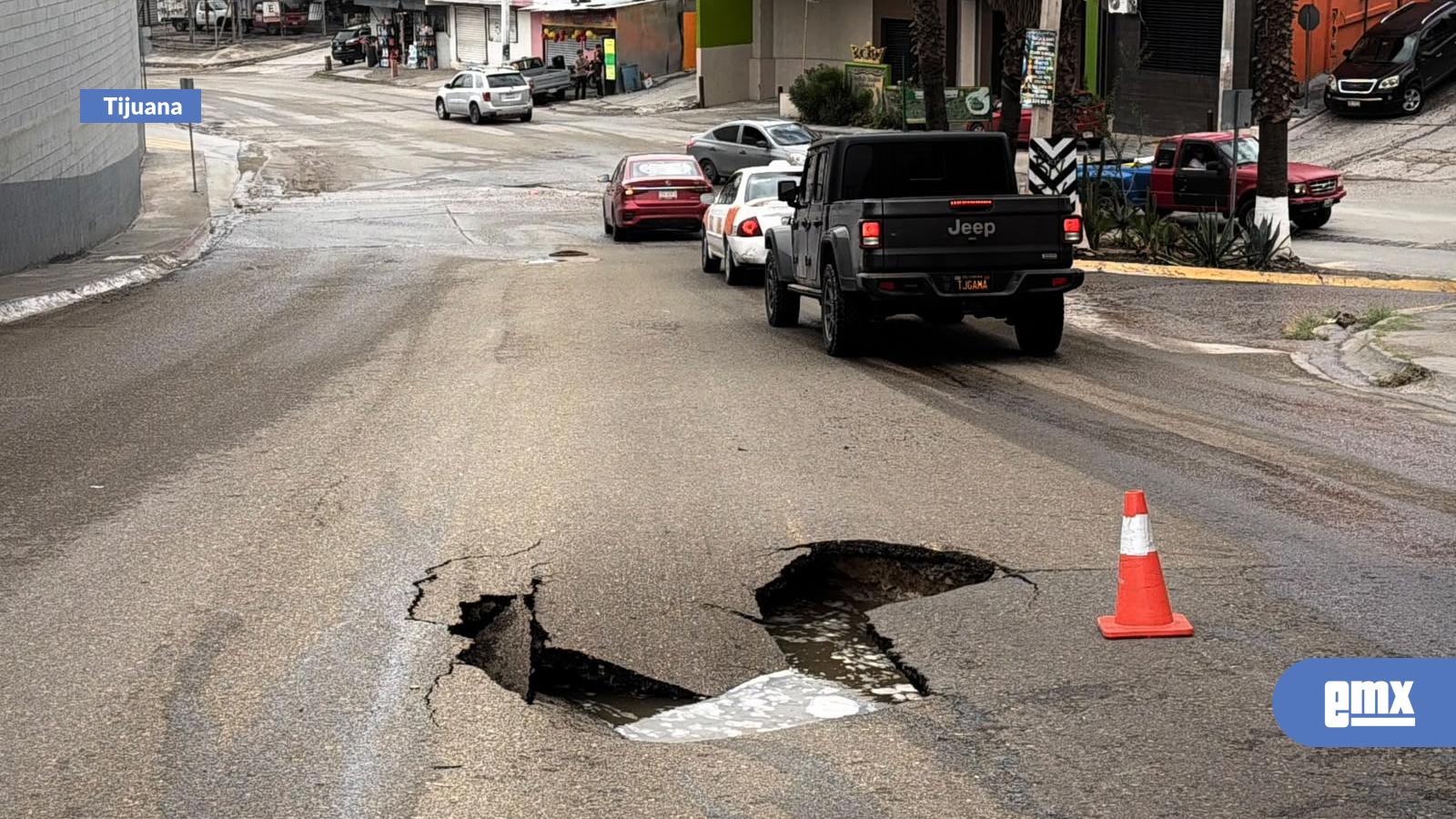 EMX-Socavones-y-vialidades-inundadas-tras-el-paso-de-la-tormenta-tropical-Rachel-en-Tijuana