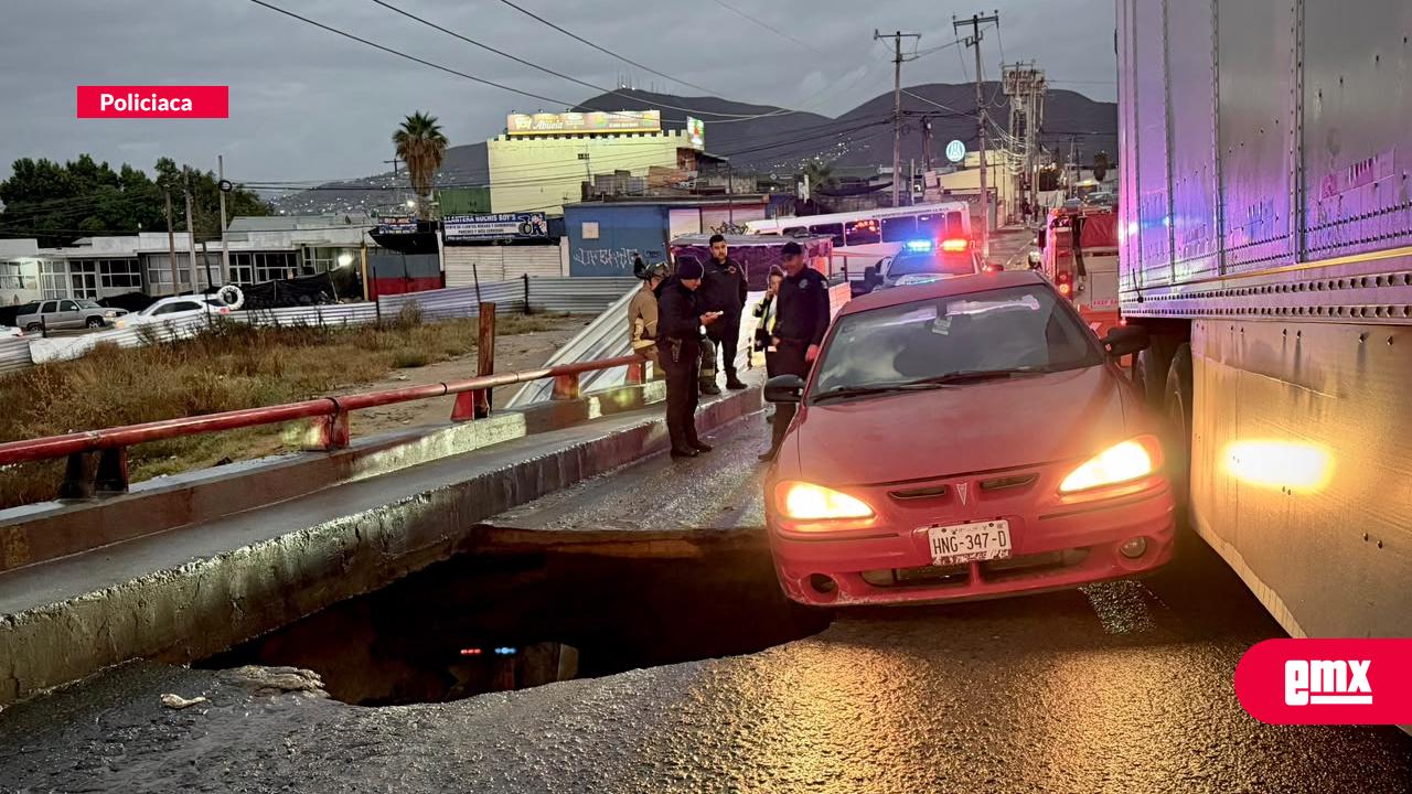 EMX-Cierran-puente-de-Terrazas-del-Valle-por-socavón;-vehículo-estuvo-a-punto-de-caer