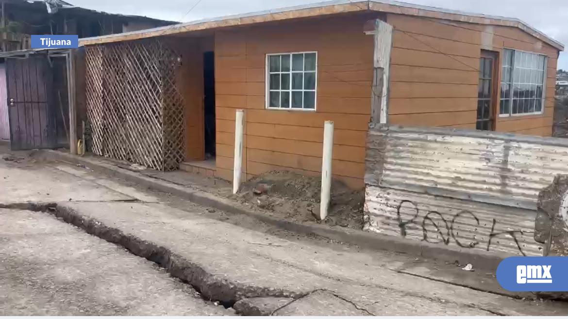 EMX-Alrededor-de-10-casas-en-riesgo-de-colapsar-en-la-3-de-octubre