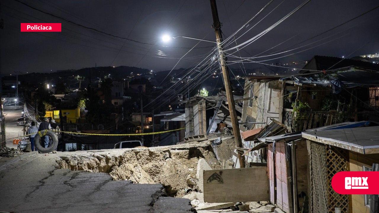 EMX-Deslizamiento-de-tierra-pone-en-riesgo-viviendas-en-la-colonia-3-de-Octubre