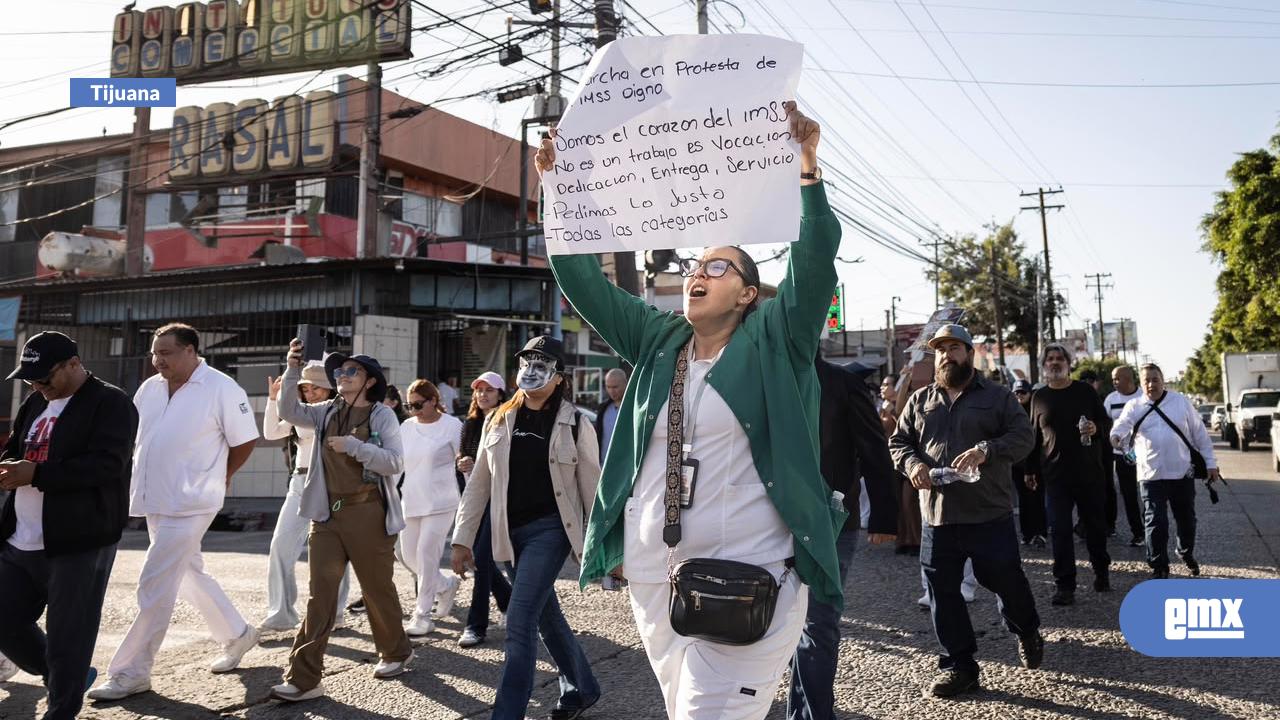 EMX-“No-te-vayas-a-enfermar,-no-tenemos-material”:-marchan-trabajadores-del-IMSS-en-Tijuana
