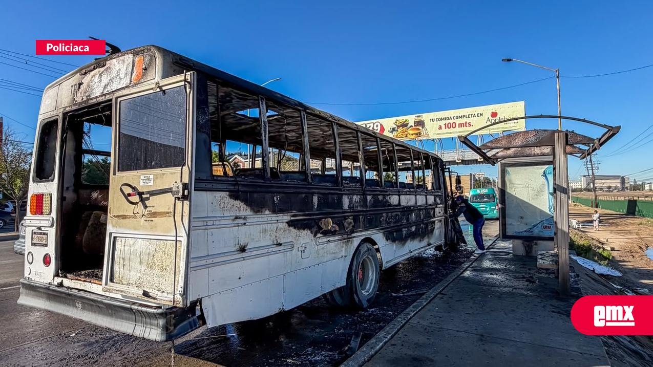 EMX-Se-incendia-transporte-de-personal-a-metros-de-la-Clínica-36