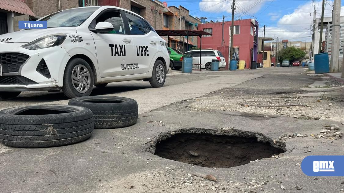 EMX-Vecinos-de-Cañadas-del-Florido-denuncian-socavón-y-temen-accidentes