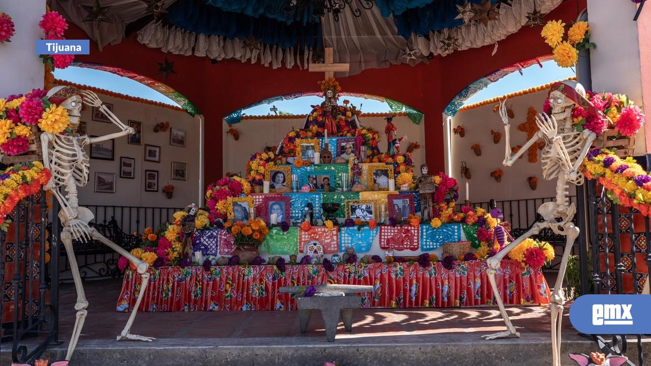 EMX-Inauguran-altar-de-muertos-en-el-Mercado-Hidalgo