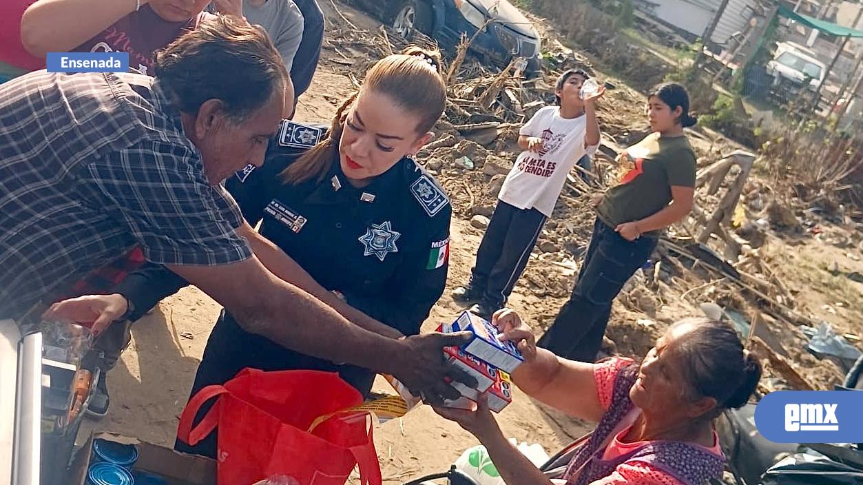 EMX-Llevan-alimento-a-los-afectados-por-Rachel-en-Colonia-Munguía