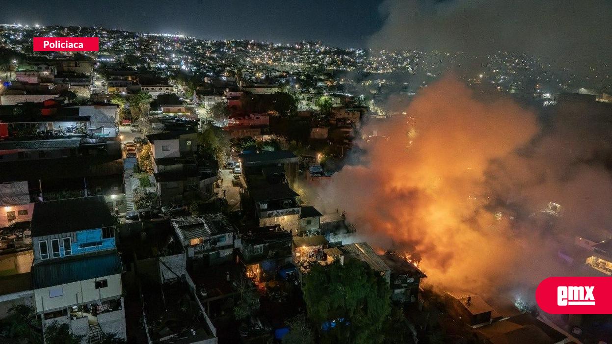 EMX-Incendio-consume-dos-viviendas-de-madera-en-la-colonia-Reforma