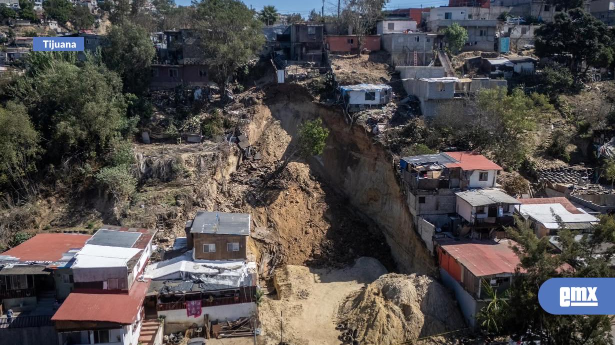EMX-Deslizamiento-de-tierra-en-Pedregal-de-Santa-Julia-tras-obra-privada-sin-permisos