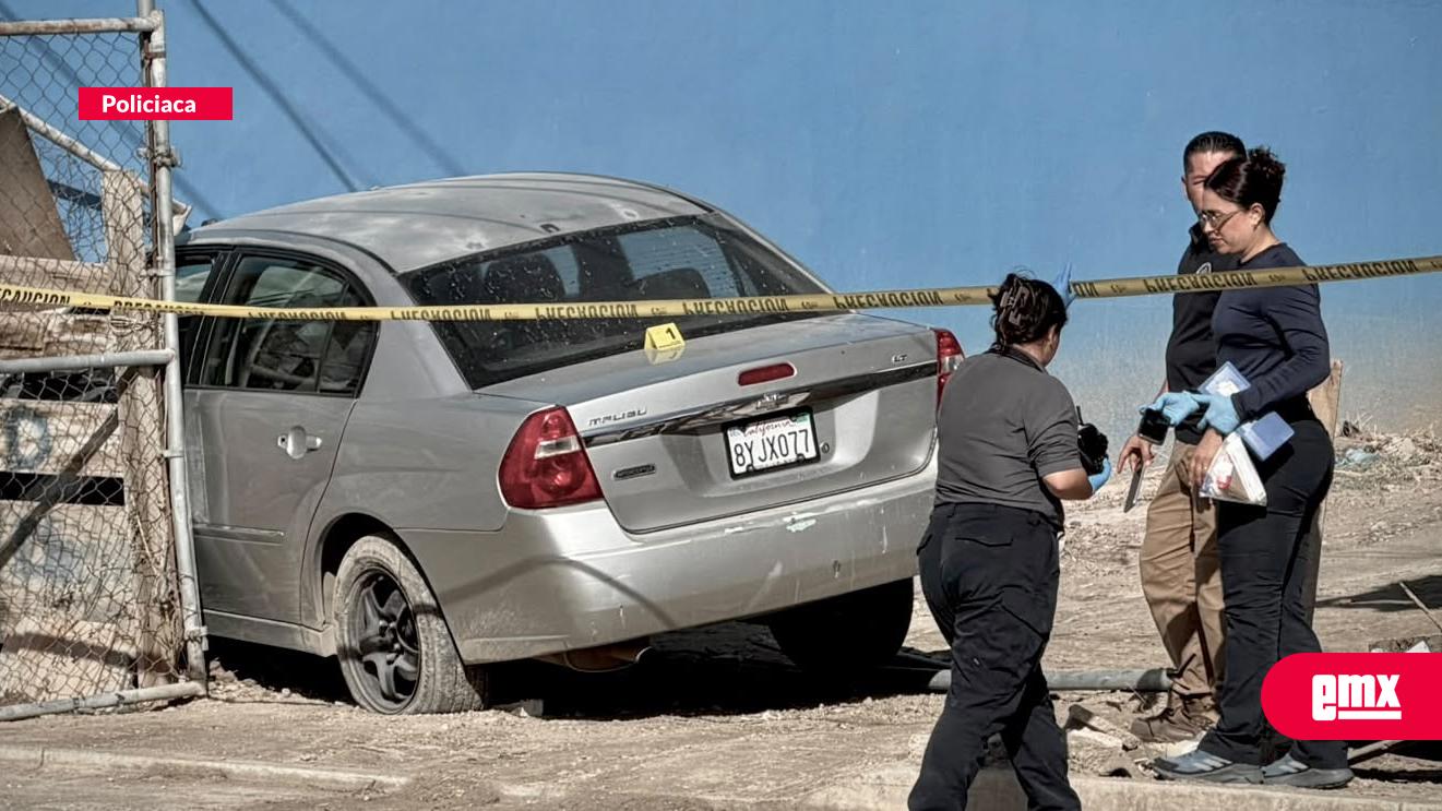 EMX-Balean-a-conductor-y-termina-impactando-su-auto-contra-una-vivienda-en-Maclovio-Rojas