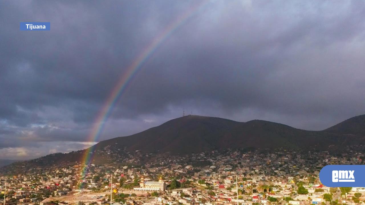 EMX-Espectacular-arcoíris-aparece-en-la-zona-este-de-Tijuana-durante-una-mañana-lluviosa