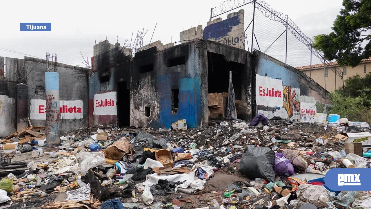 EMX-Denuncian-basurero-clandestino-y-foco-de-infección-en-bulevar-de-Tijuana
