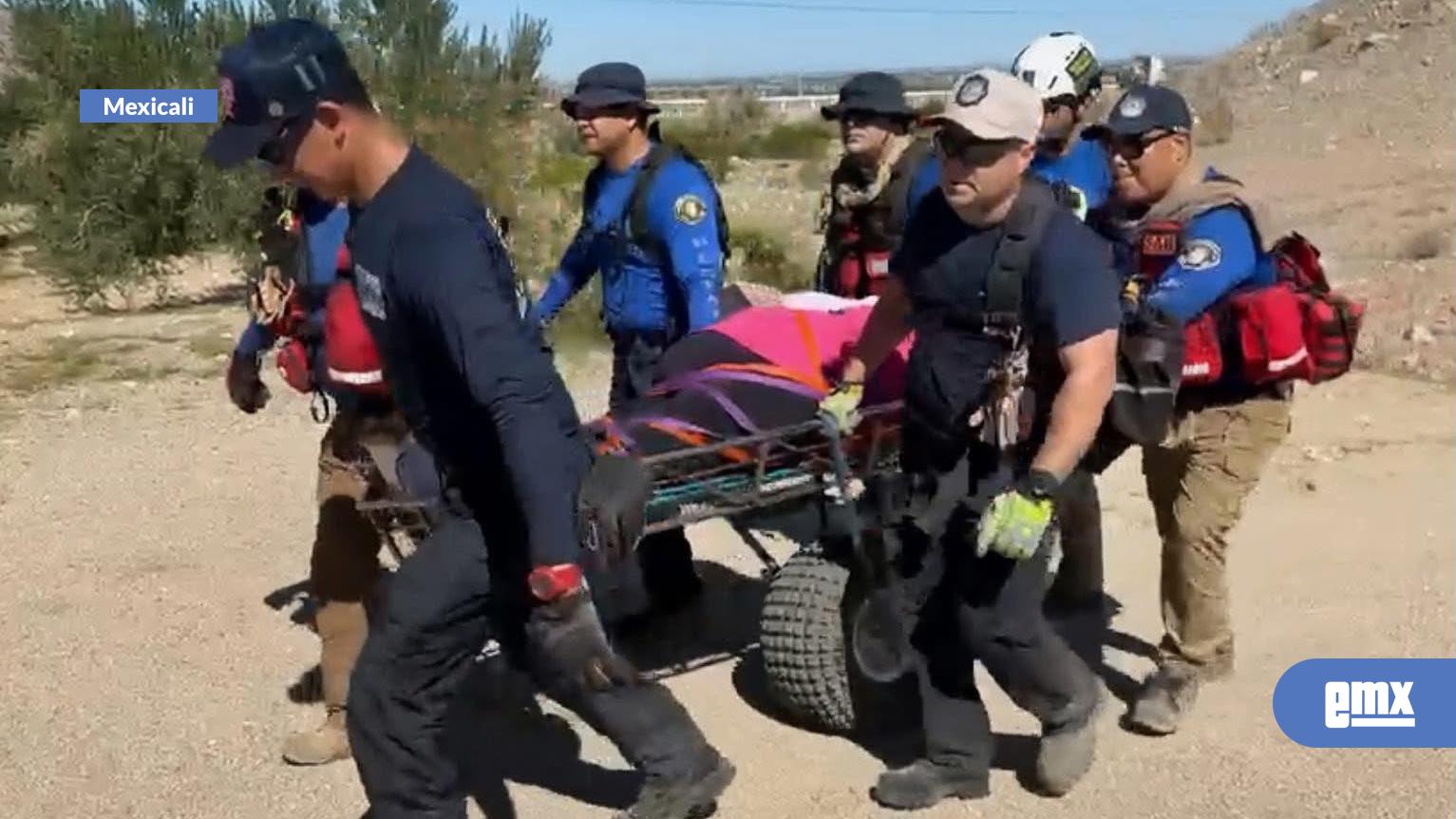 EMX-Bomberos-rescatan-a-persona-lesionada-en-el-cerro-Cienpiés