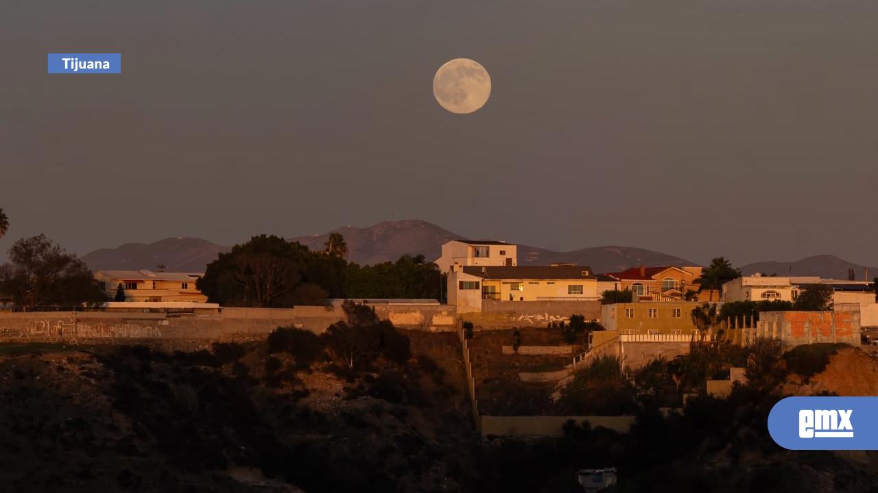 EMX-La-Luna-del-Cazador-ilumina-el-cielo-de-Tijuana