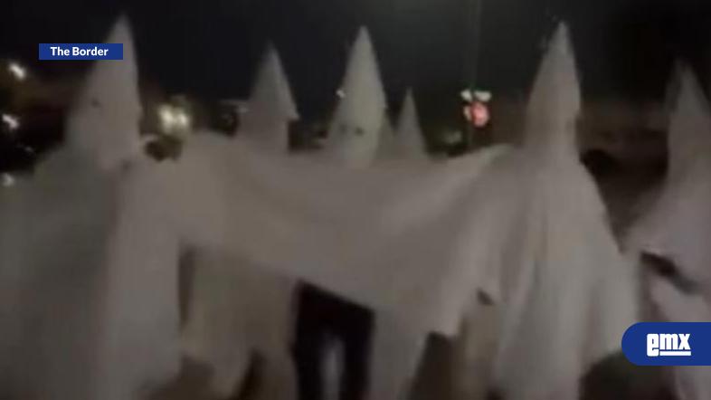 EMX-Adolescentes-marchan-con-vestuarios-del-Ku-Klux-Klan-y-consignas-racistas