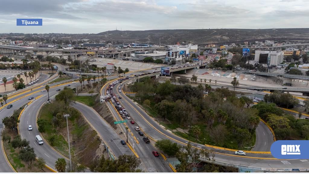 EMX-Reportan-filas-vehiculares-en-la-garita-de-San-Ysidro-este-jueves