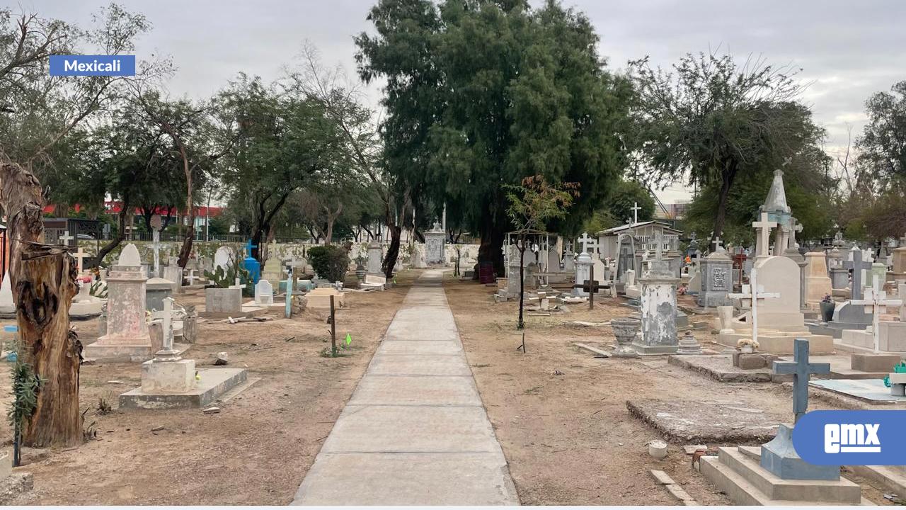 EMX-Alistan operativo de limpieza en panteones de Mexicali