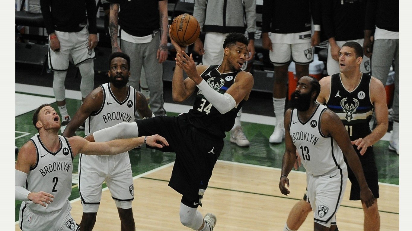 EMX-Milwaukee Bucks dominó a Brooklyn Nets