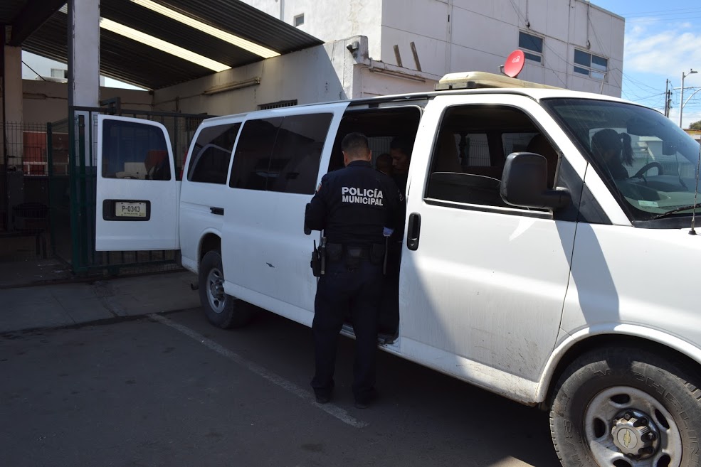 EMX-Menor roba vehículo e inicia persecución en Ensenada