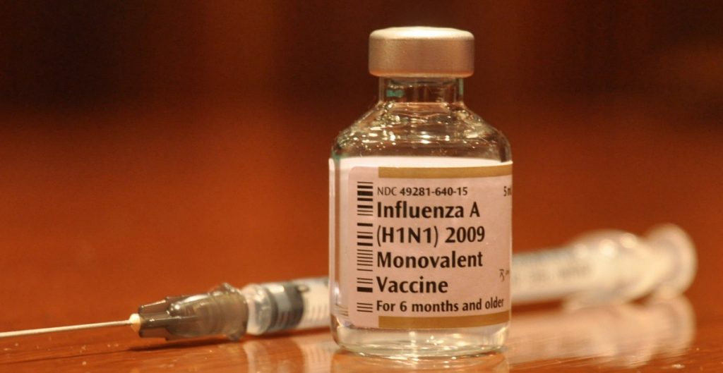 EMX-El IMSS recomienda a la población aplicarse la vacuna contra la Influenza Estacional, así como la de neumococo para los adultos mayores de 65 años