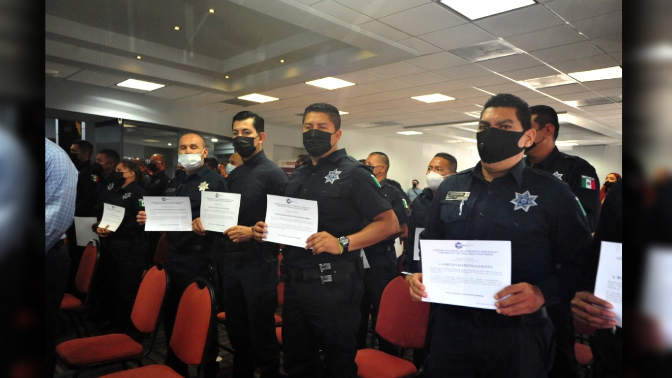 EMX-Reconocen buen desempeño de policías de Tijuana