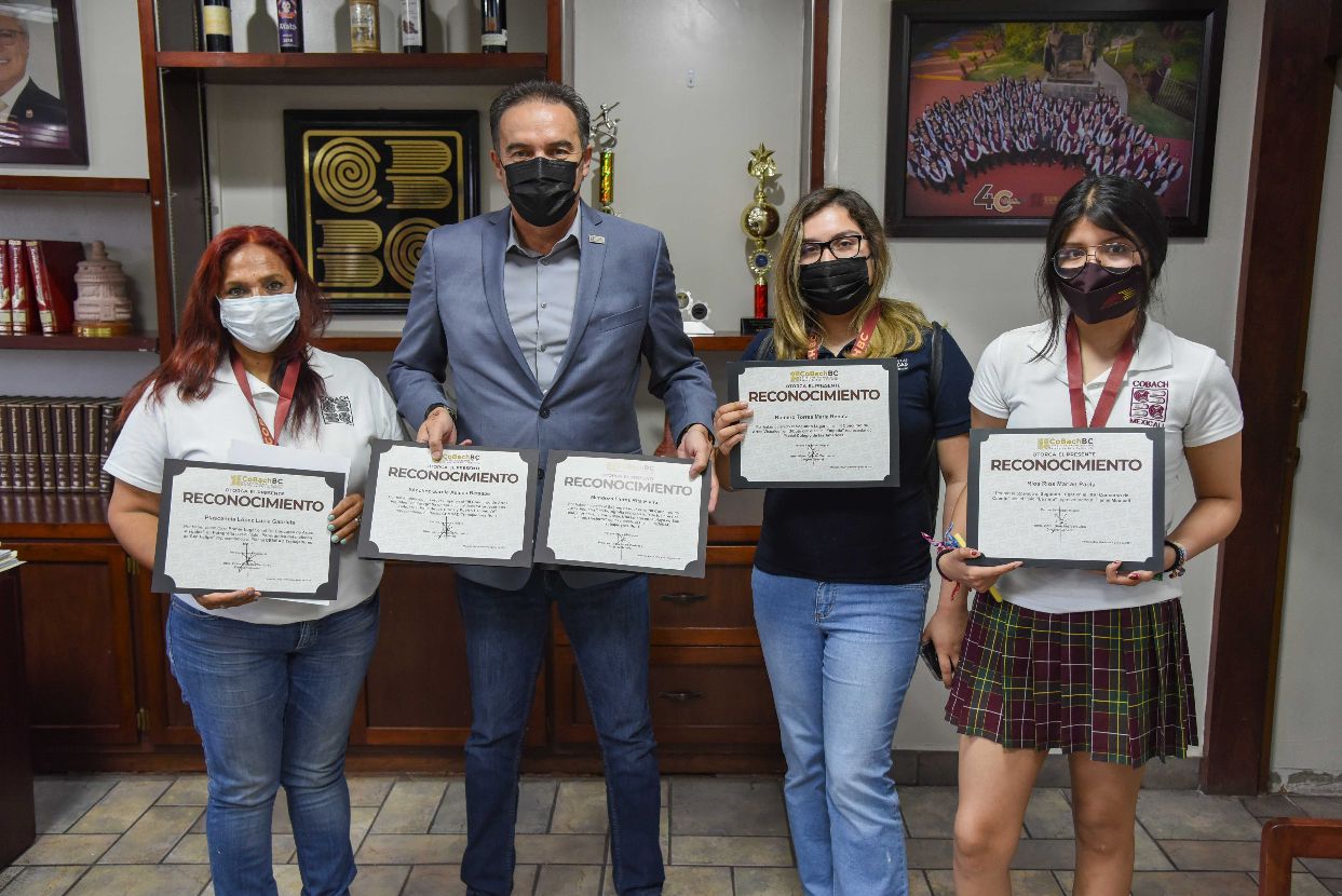 EMX-Premio COBACH a ganadores de concurso de cuento 