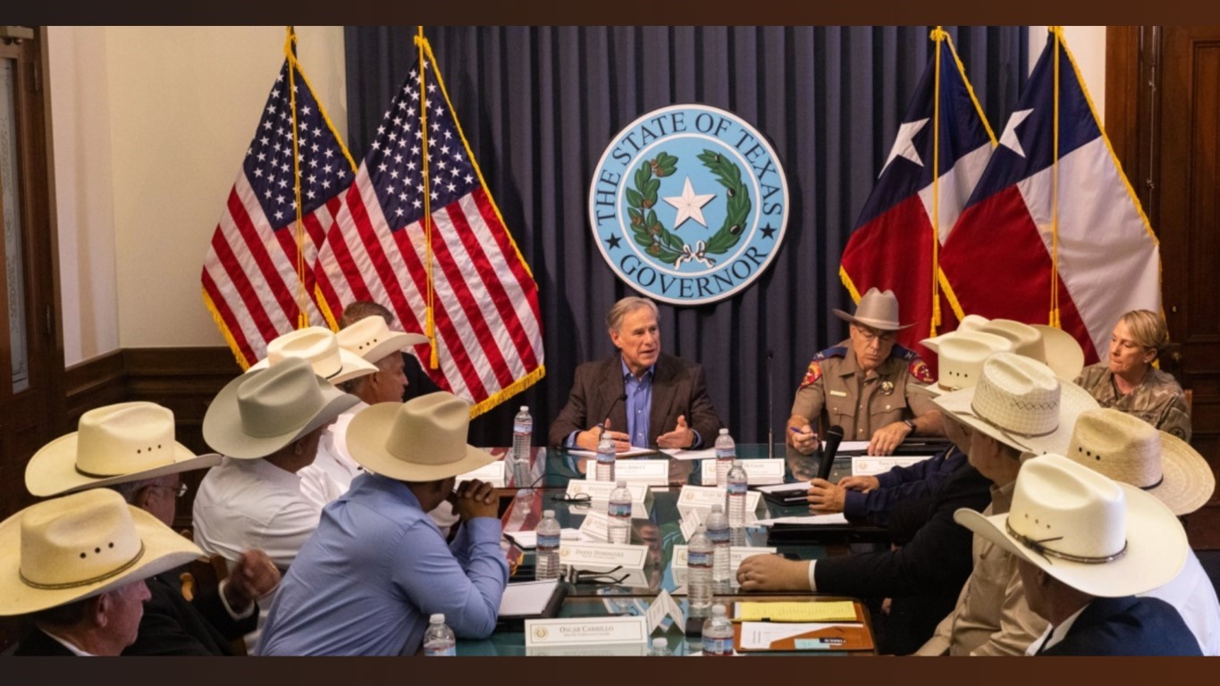 Texas buscará más fondos para reforzar seguridad en la frontera - Vimarsana News