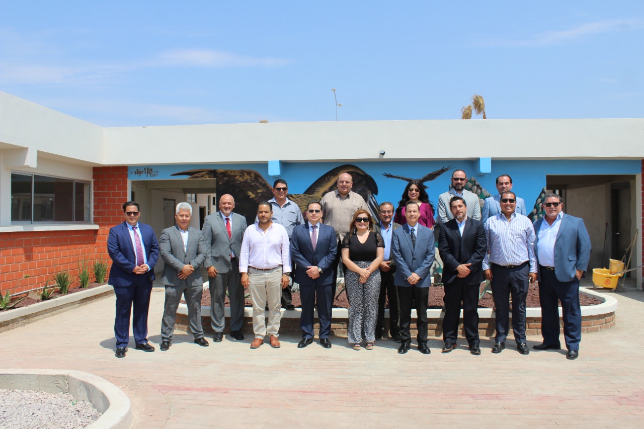 Diversos líderes recorren preparatorias militarizadas de la FGE - Vimarsana News