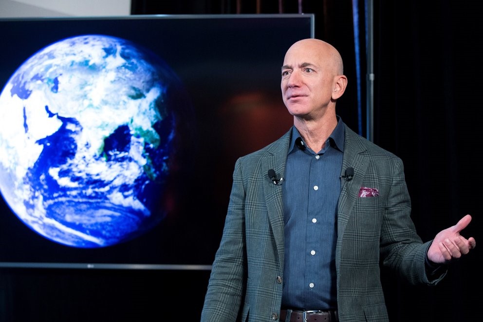 Sigue la disputa entre Jeff Bezos y Elon Musk por los contratos de la NASA - Vimarsana News