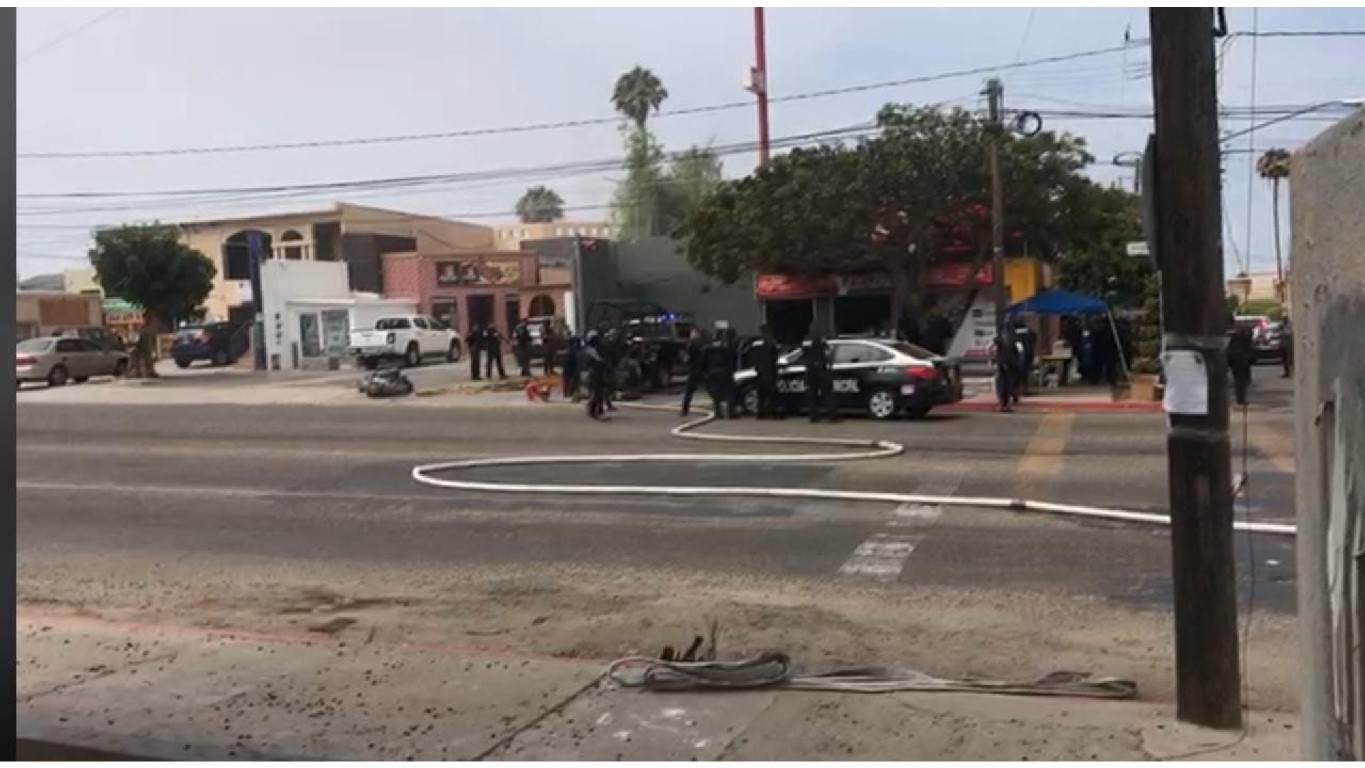 EMX-Hombre incendia tienda Oxxo en Playas de Tijuana