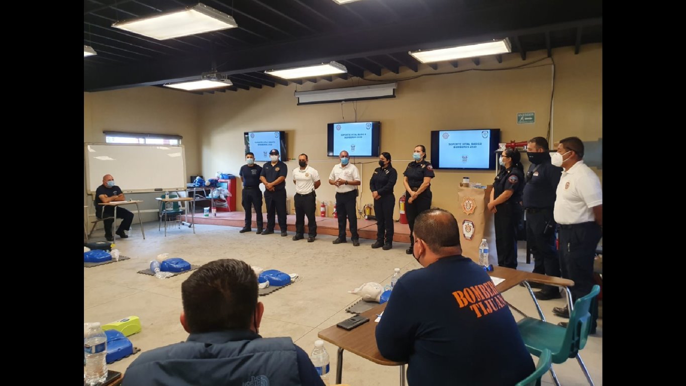 EMX-Reconocen a bomberos  por concluir curso de "Soporte Vital Básico”