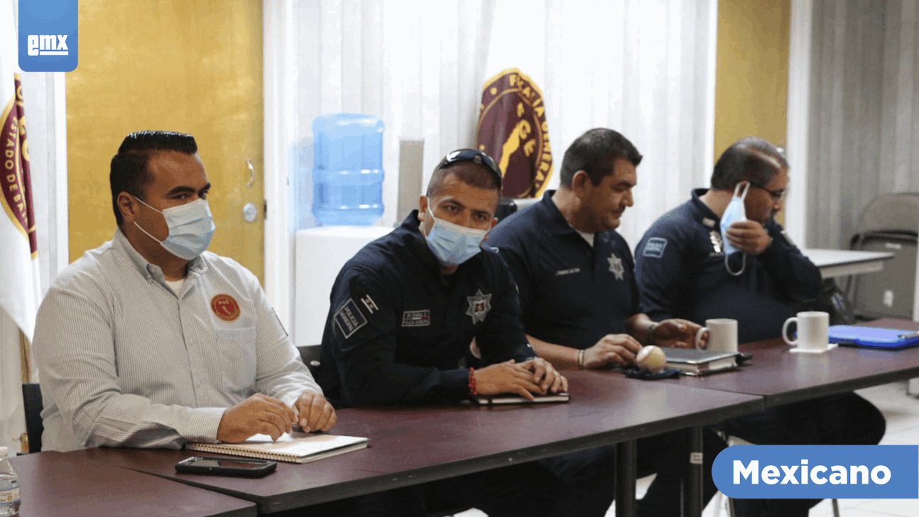EMX-FGE y DSPM se reúnen con choferes de taxis en Mexicali