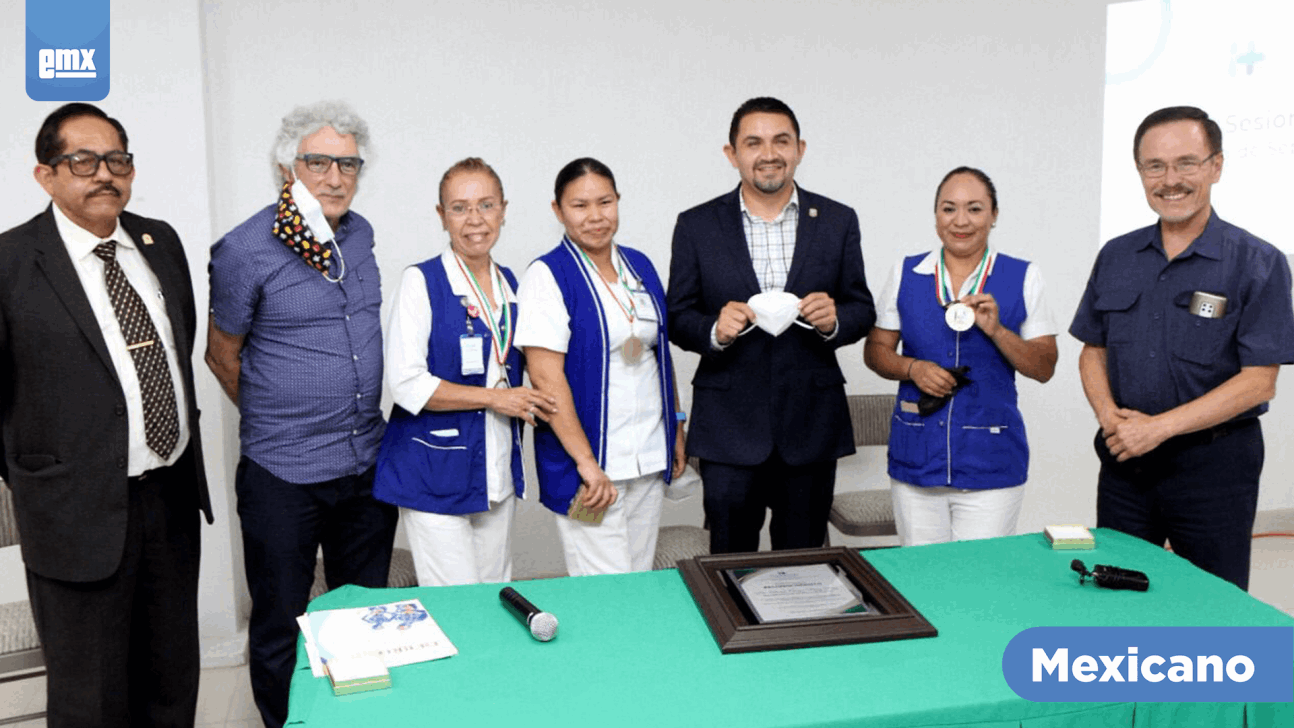 EMX-Entregan reconocimiento al secretario Pérez Rico 