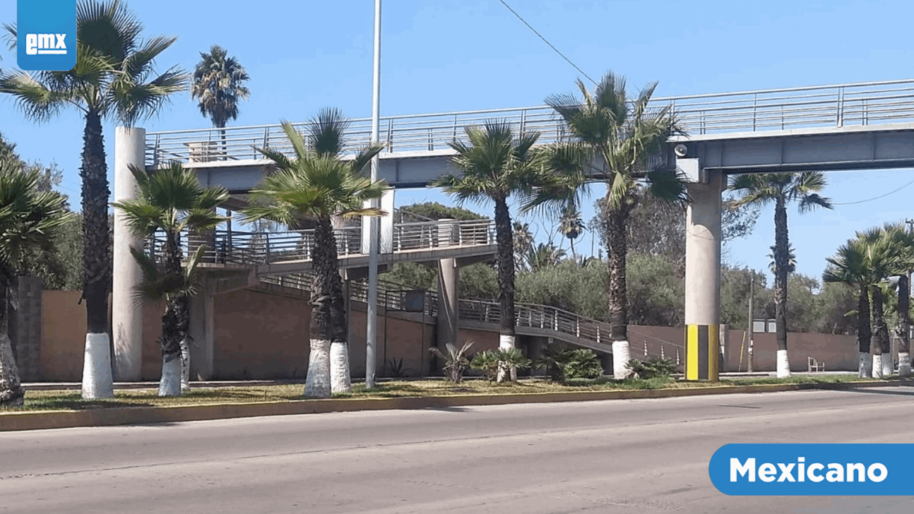 EMX-Mujer se arroja de puente frente a Centro de Gobierno en Ensenada